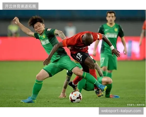 北京国安防守端问题频发，半程仅积15分排名第十，与争冠集团渐行渐远